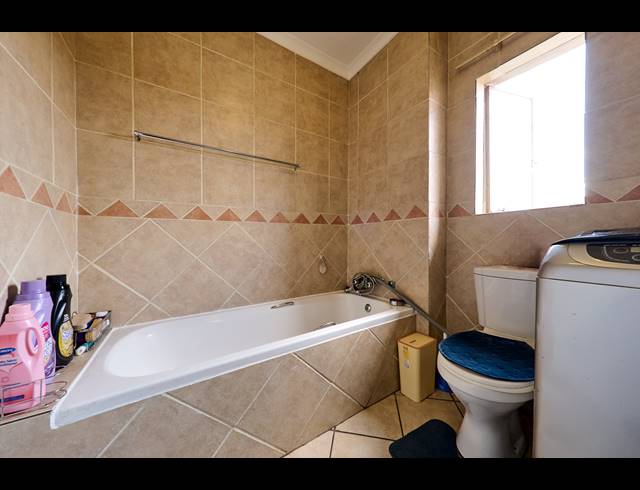 3 BEDROOM TOWNHOUSE FOR SALE IN HALFWAY GARDENS